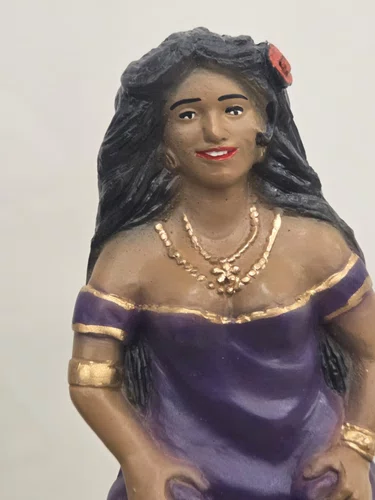 Maria Mulambo rica roupa roxa de 20cm