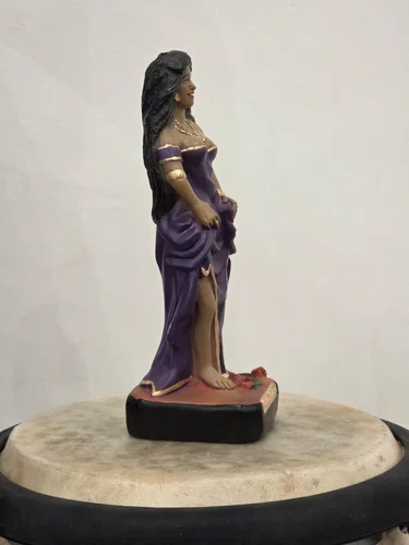Maria Mulambo rica roupa roxa de 20cm