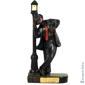 Imagem de Zé Pretinho dançando no poste de 23cm